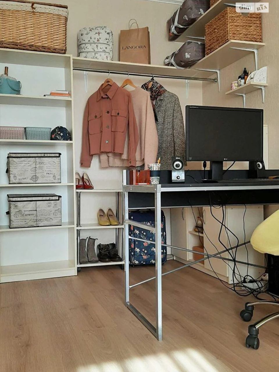 Sale of Room in Old Darnya