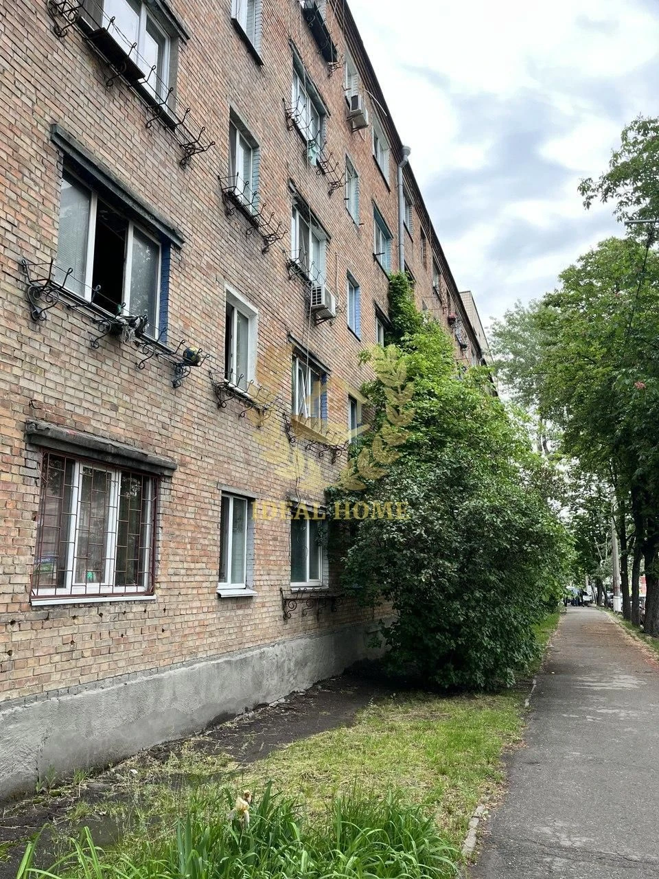 Продаж кімнати в гуртожитку біля Севастопольської площі
