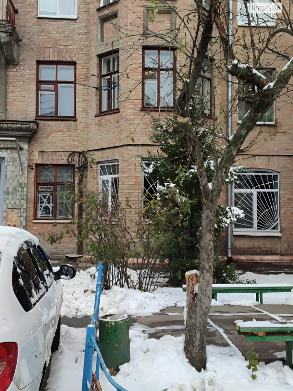 Room for Sale, Darnitsa District