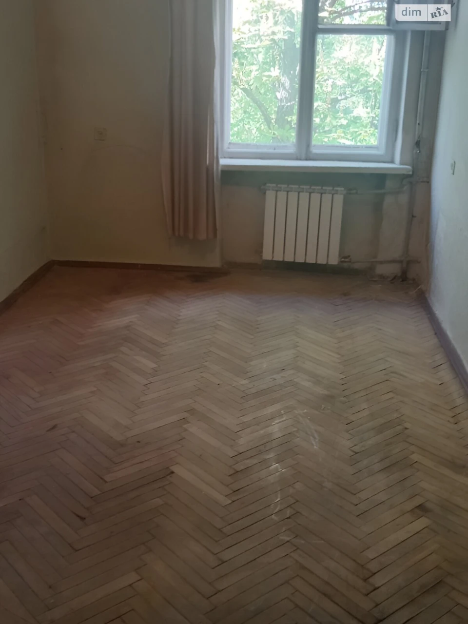Room for Sale, Darnitsa District