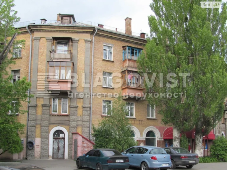 Продажа Комнаты в Першотравневом Массиве