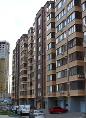 1 комнатная квартира на САХАРОВА.ГАЗ.Средний Этаж