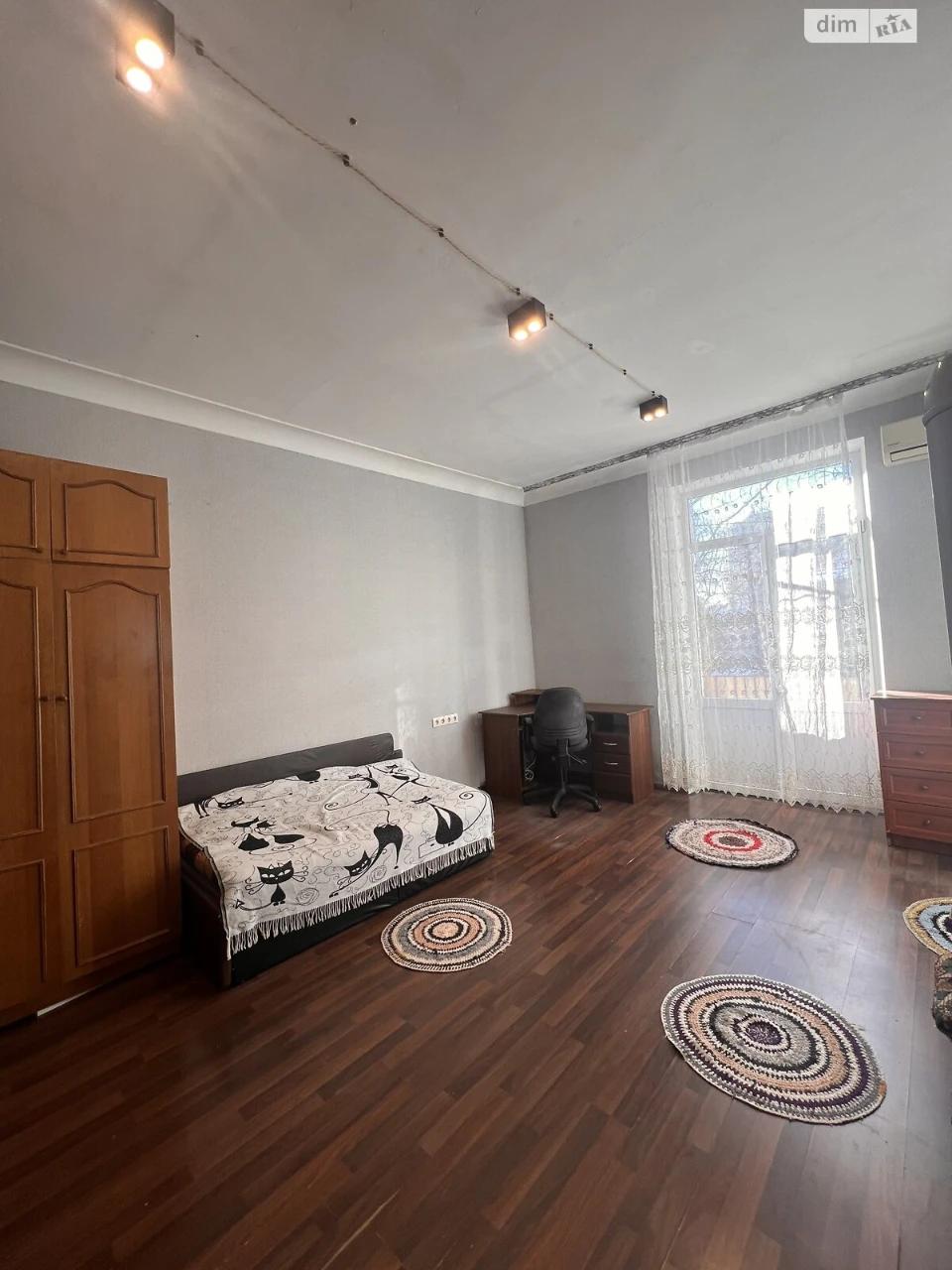 Sale Room in Oleksandrivska Slobidka