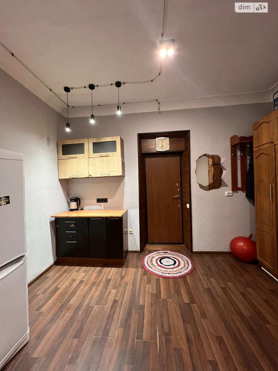 Sale Room in Oleksandrivska Slobidka