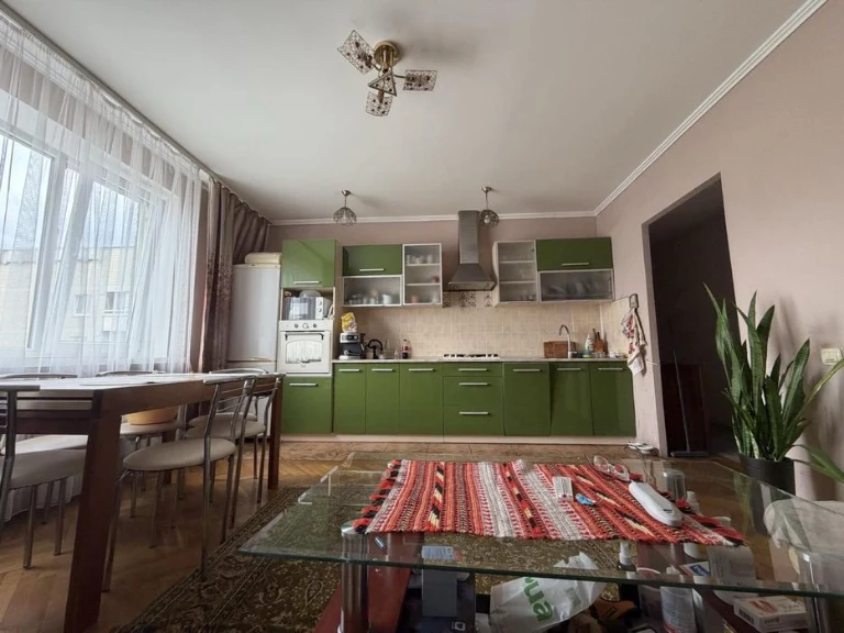 Продается 3 ком квартира ул.ЧКалины рн Санта Барбара.