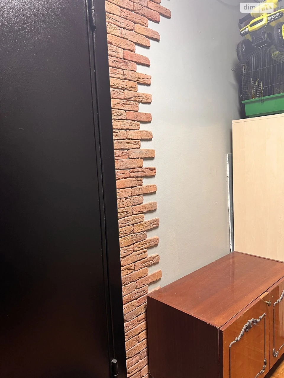 Sale Room in Oleksandrivska Slobidka
