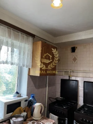 Продаж великої кімнати з балконом в гуртожитку блочного типу