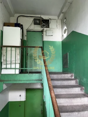 Продаж великої кімнати з балконом в гуртожитку блочного типу