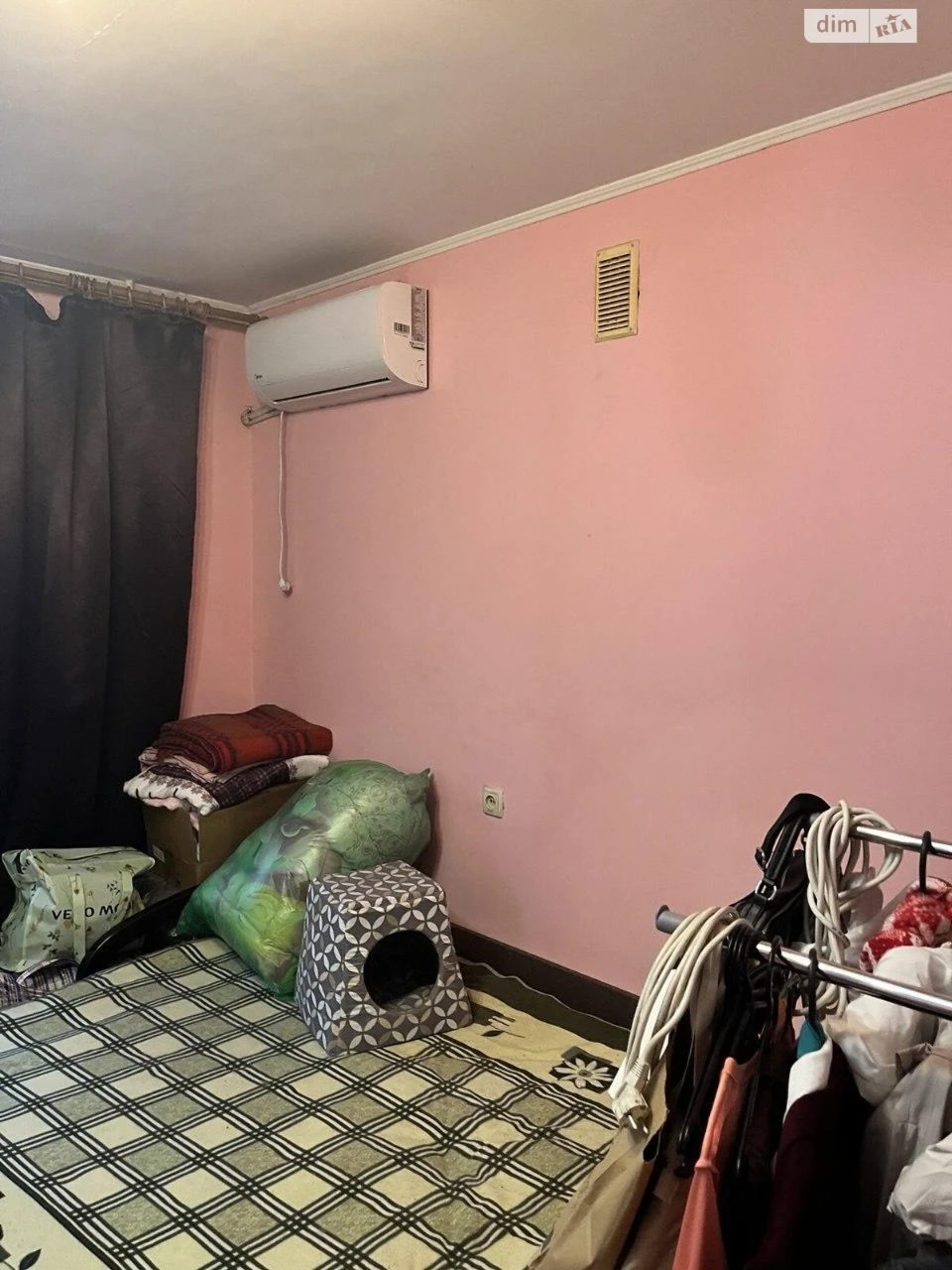 Room for Sale, Dniprovsky