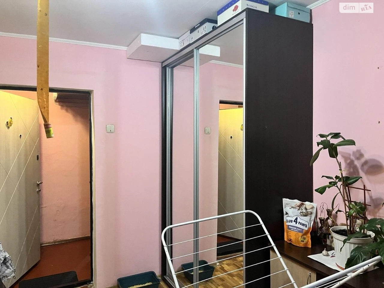 Room for Sale, Dniprovsky