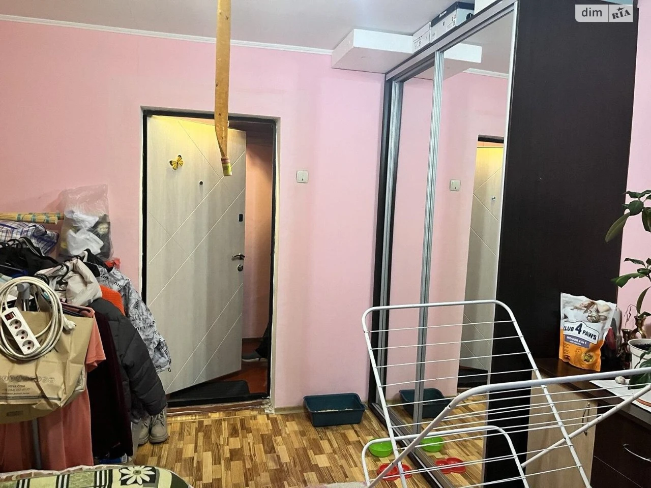 Room for Sale, Dniprovsky