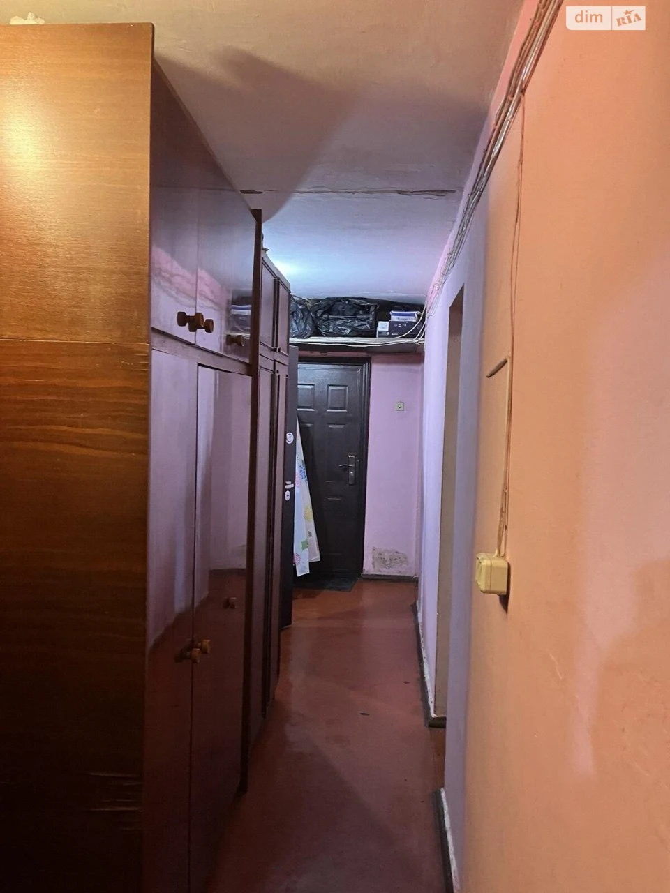 Room for Sale, Dniprovsky