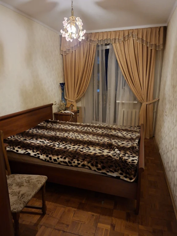 Продам 3 кімнату на ж/м Червоний камінь