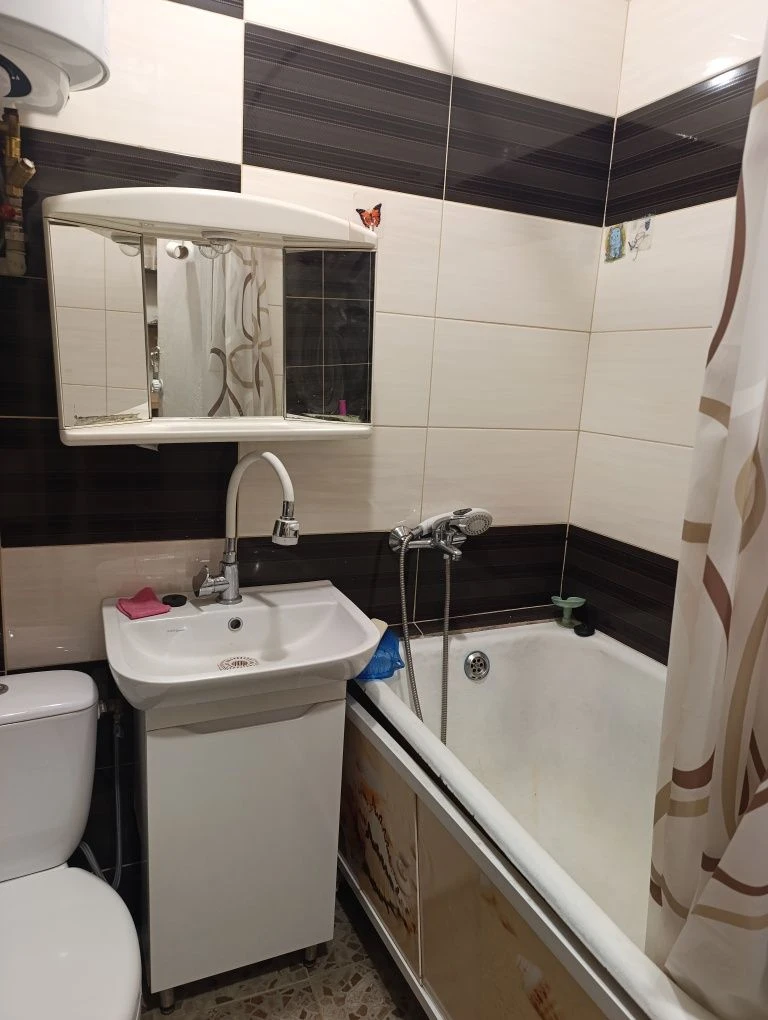 For sale: Room in a dormitory on Bogdan Khmelnytsky Street 167, "Pentagon"