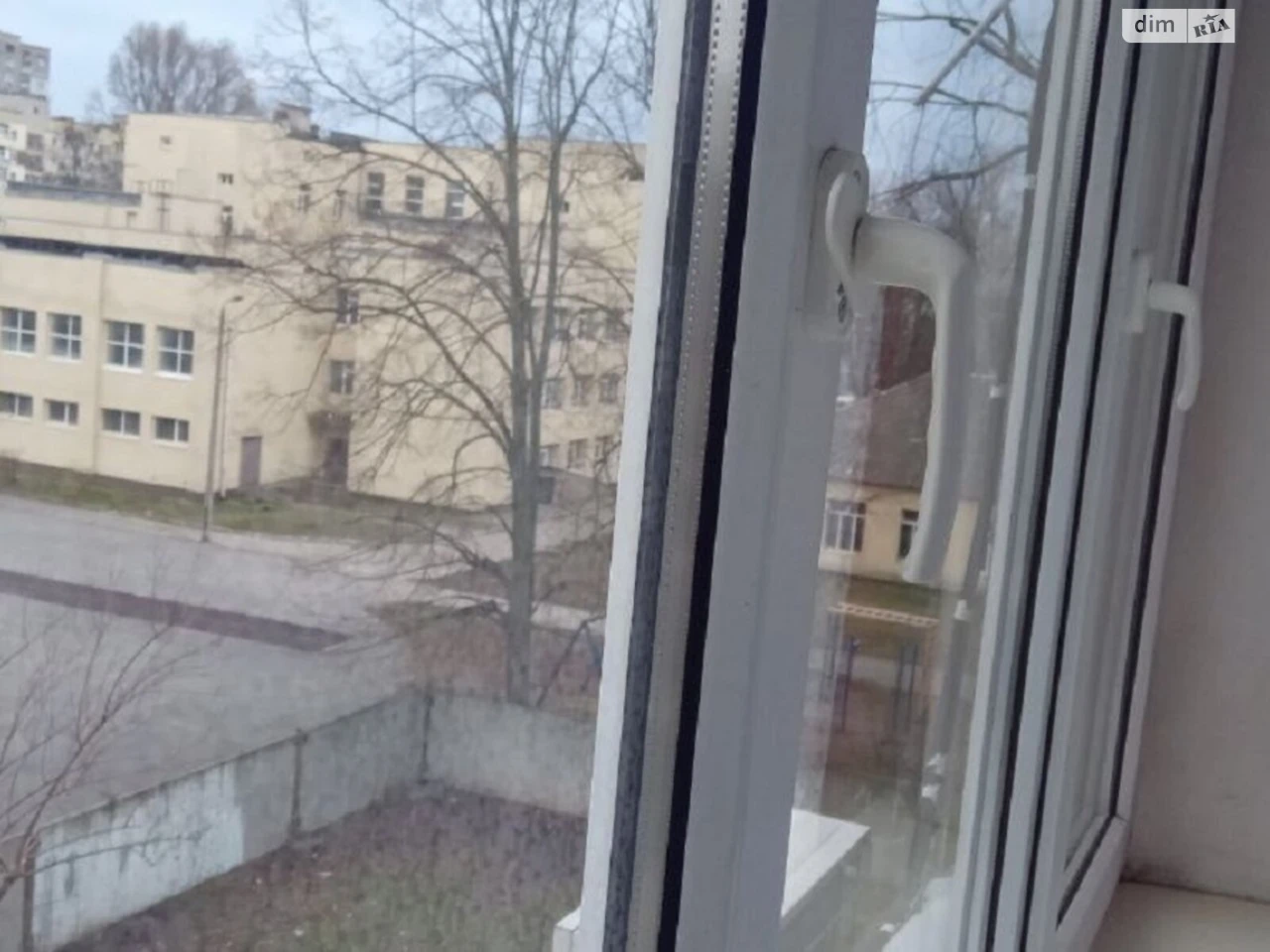 Продаж Кімната Титова