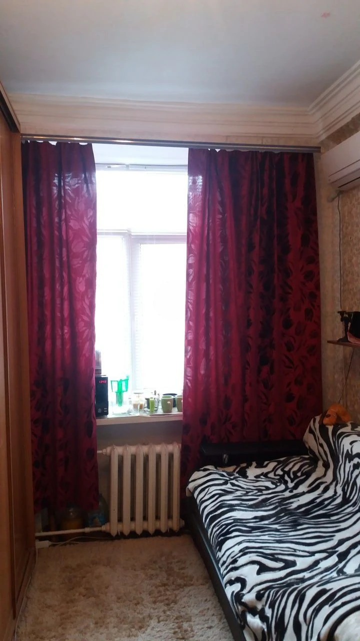 For Sale: 15 square meter room, recently renovated, everything is new.