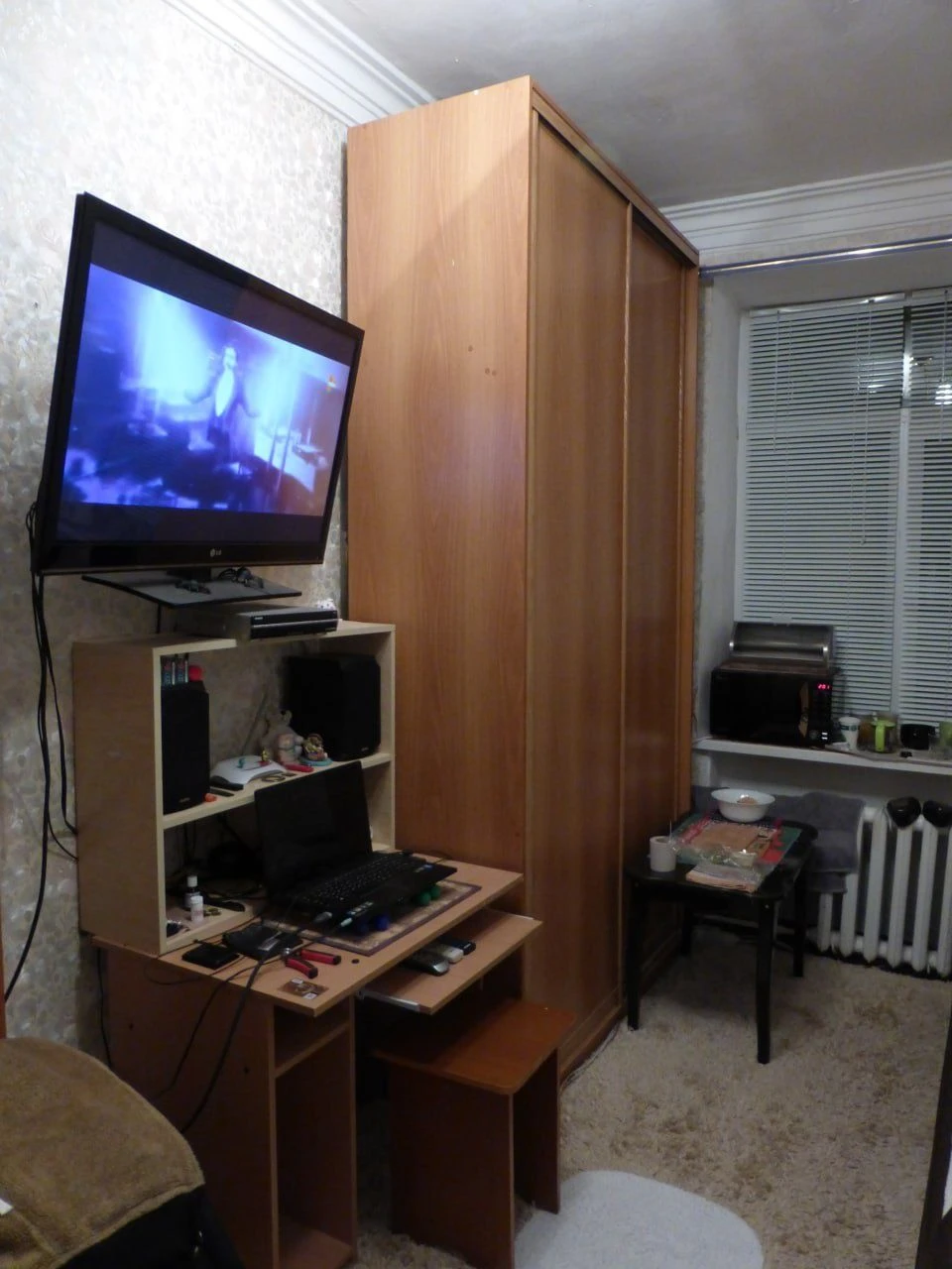 For Sale: 15 square meter room, recently renovated, everything is new.