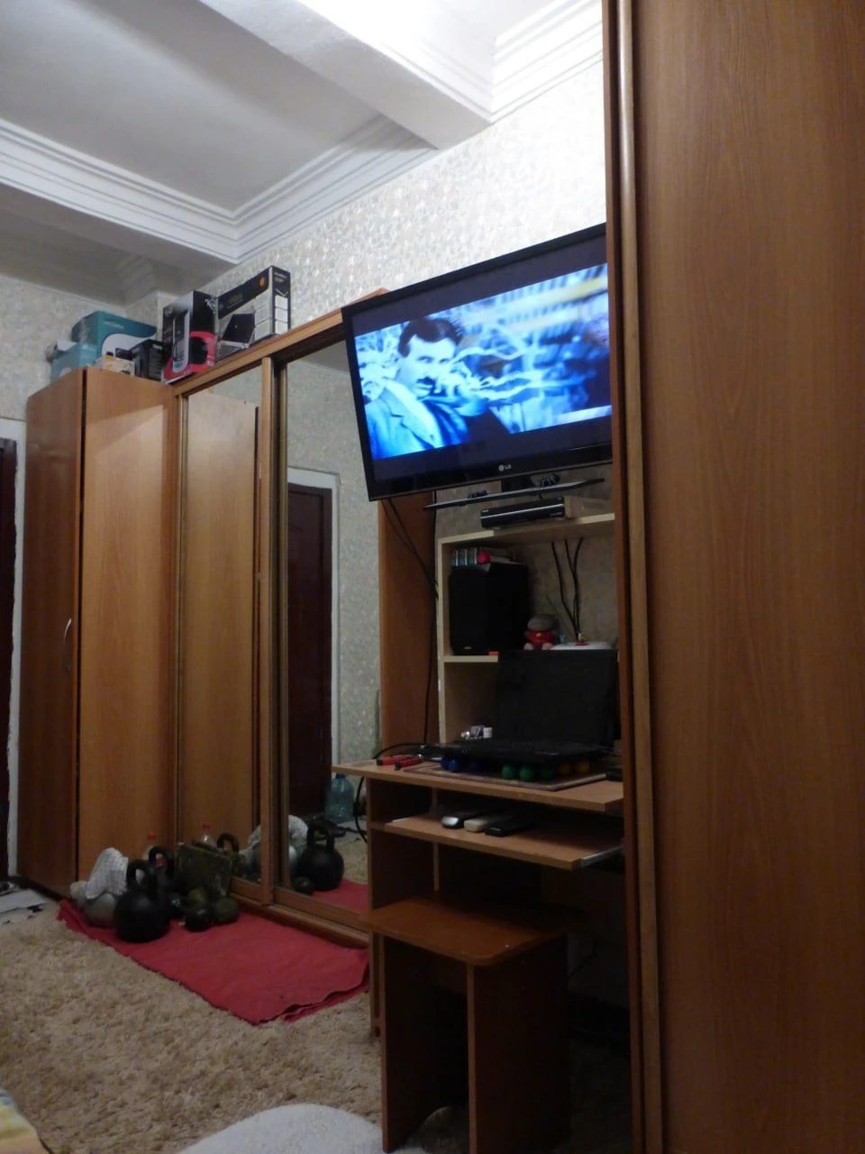 For Sale: 15 square meter room, recently renovated, everything is new.