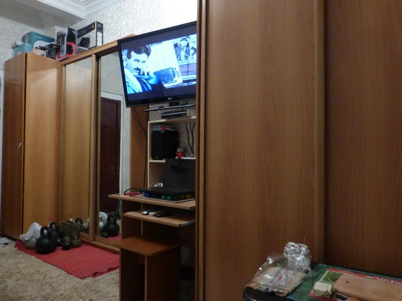 For Sale: 15 square meter room, recently renovated, everything is new.