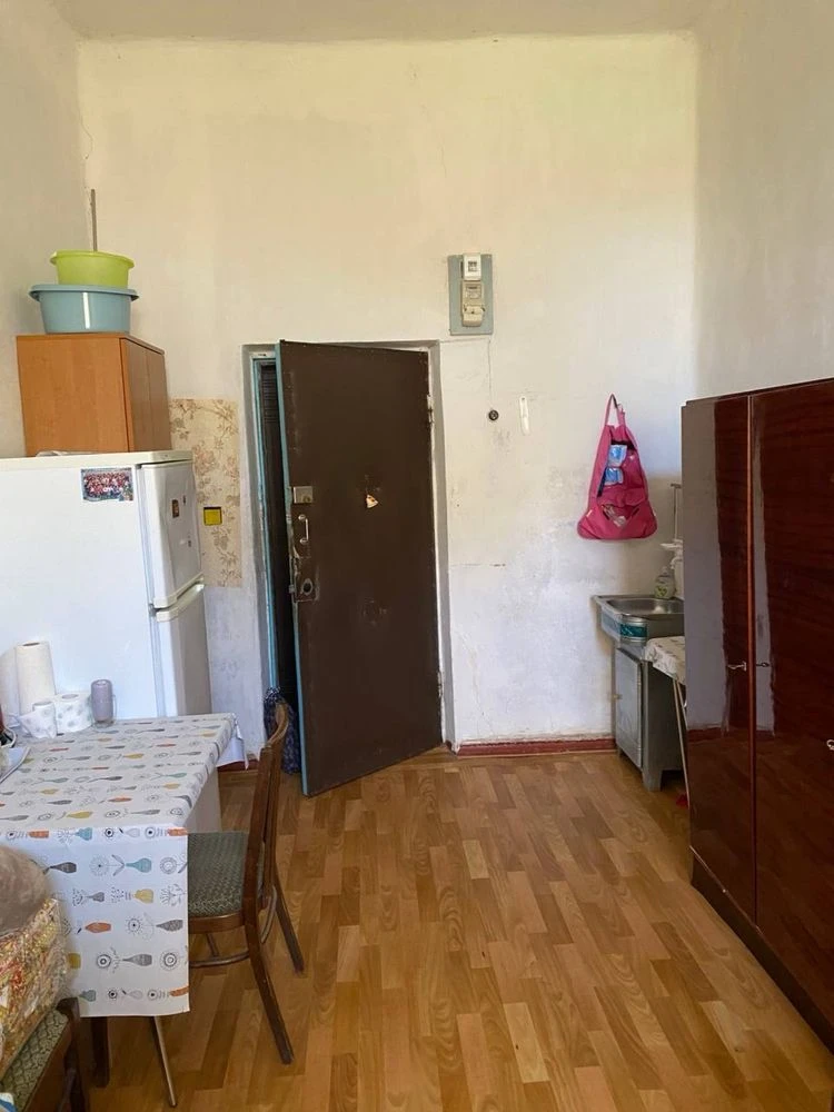 For sale: Room in a dormitory, South Market district
