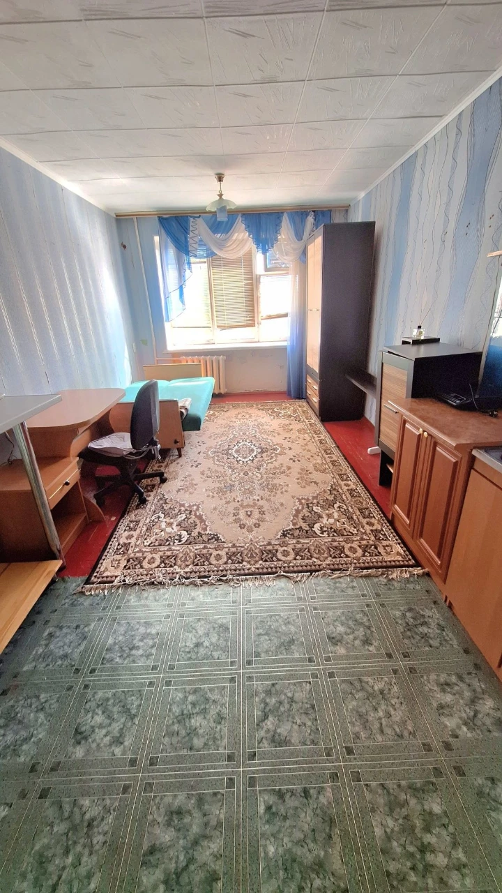 Продаю кімнату, вул. Лахтинська (18 кв.) ціна 4 300 у.е.