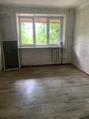 Room for sale in a dormitory, right bank, Dnipro district