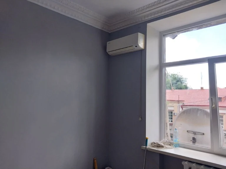 For sale, privatized room in the city center