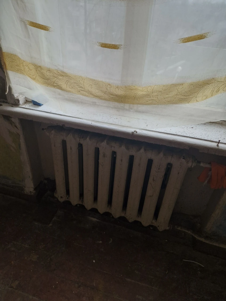 Selling 1 room in a 3-room apartment. Zaporizhzhia. Right side.