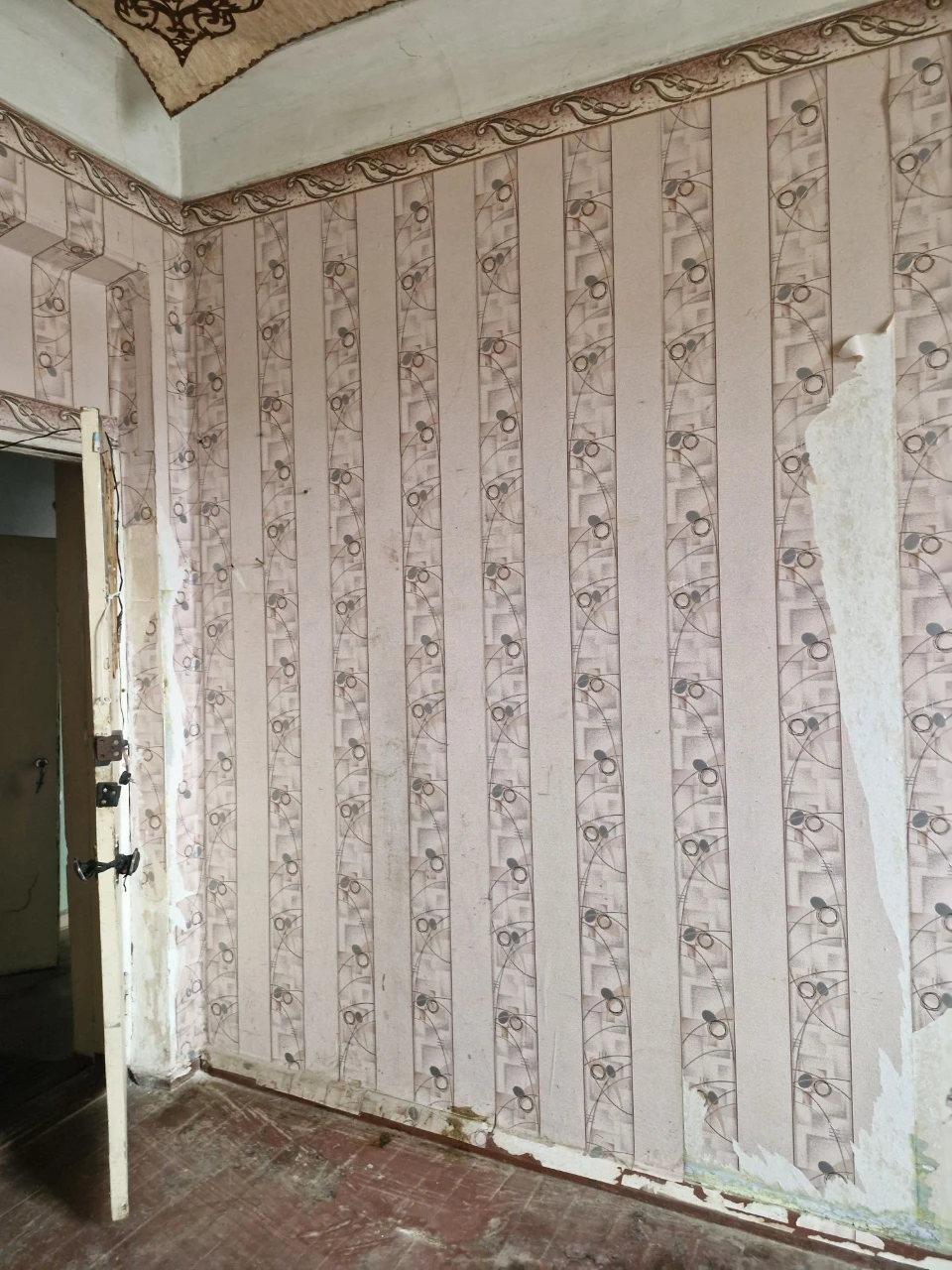 Selling 1 room in a 3-room apartment. Zaporizhzhia. Right side.
