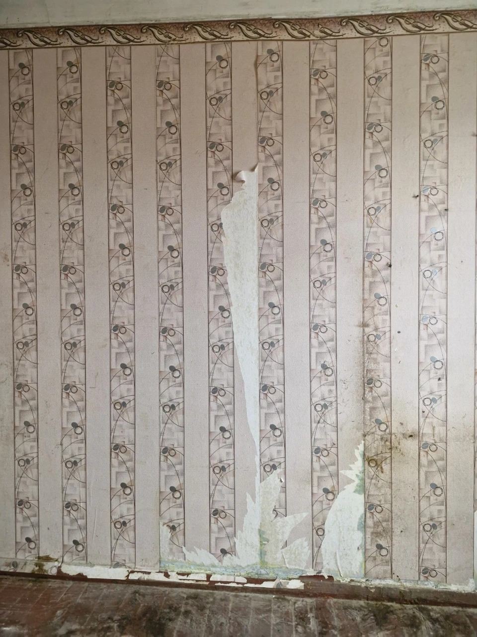 Selling 1 room in a 3-room apartment. Zaporizhzhia. Right side.