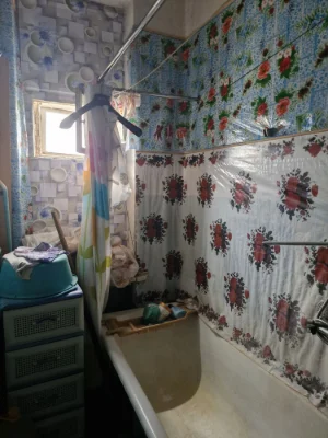 Selling 1 room in a 3-room apartment. Zaporizhzhia. Right side.