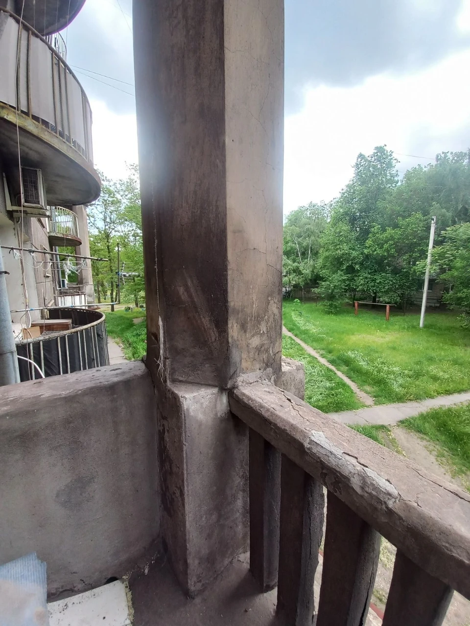 Sale of a two-room apartment in a Stalinist building