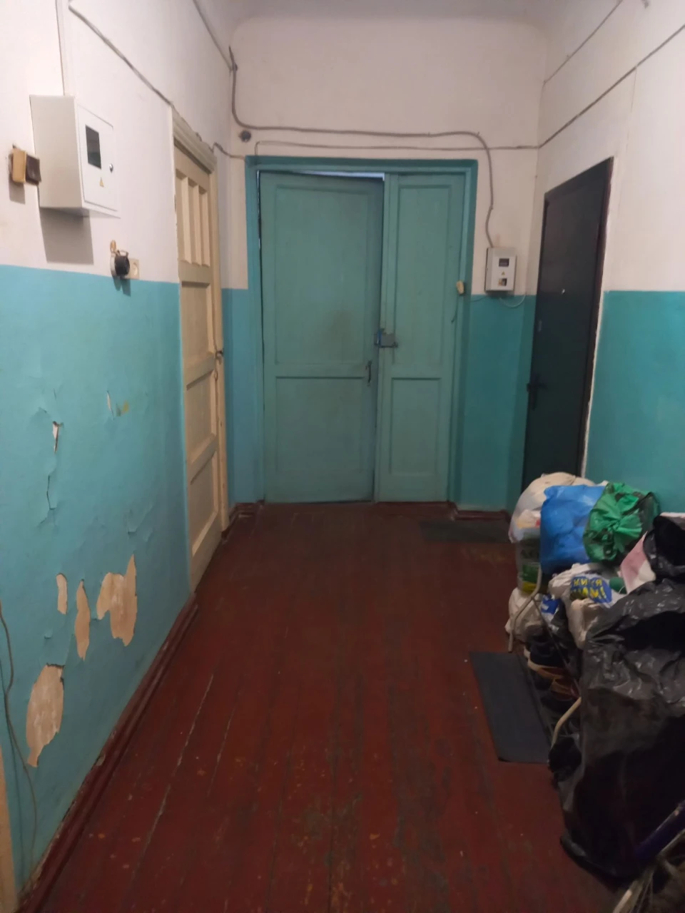 Sale of a two-room apartment in a Stalinist building