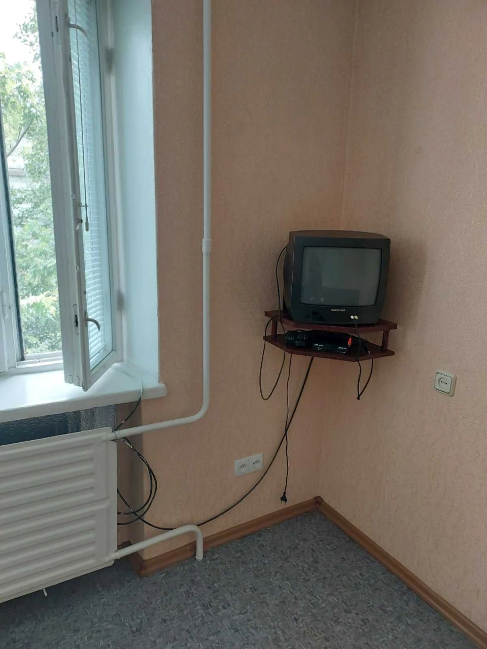 Продам отличные две комнаты в районе Аптеки  ,недорого