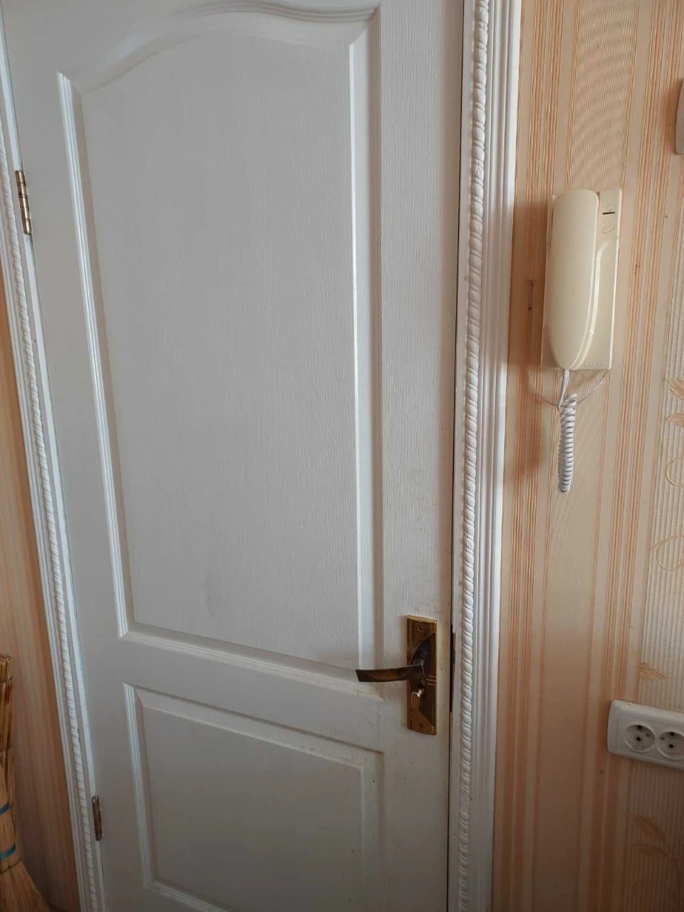 For sale room 17 sq.m in the area of the "Dispatcher" stop.