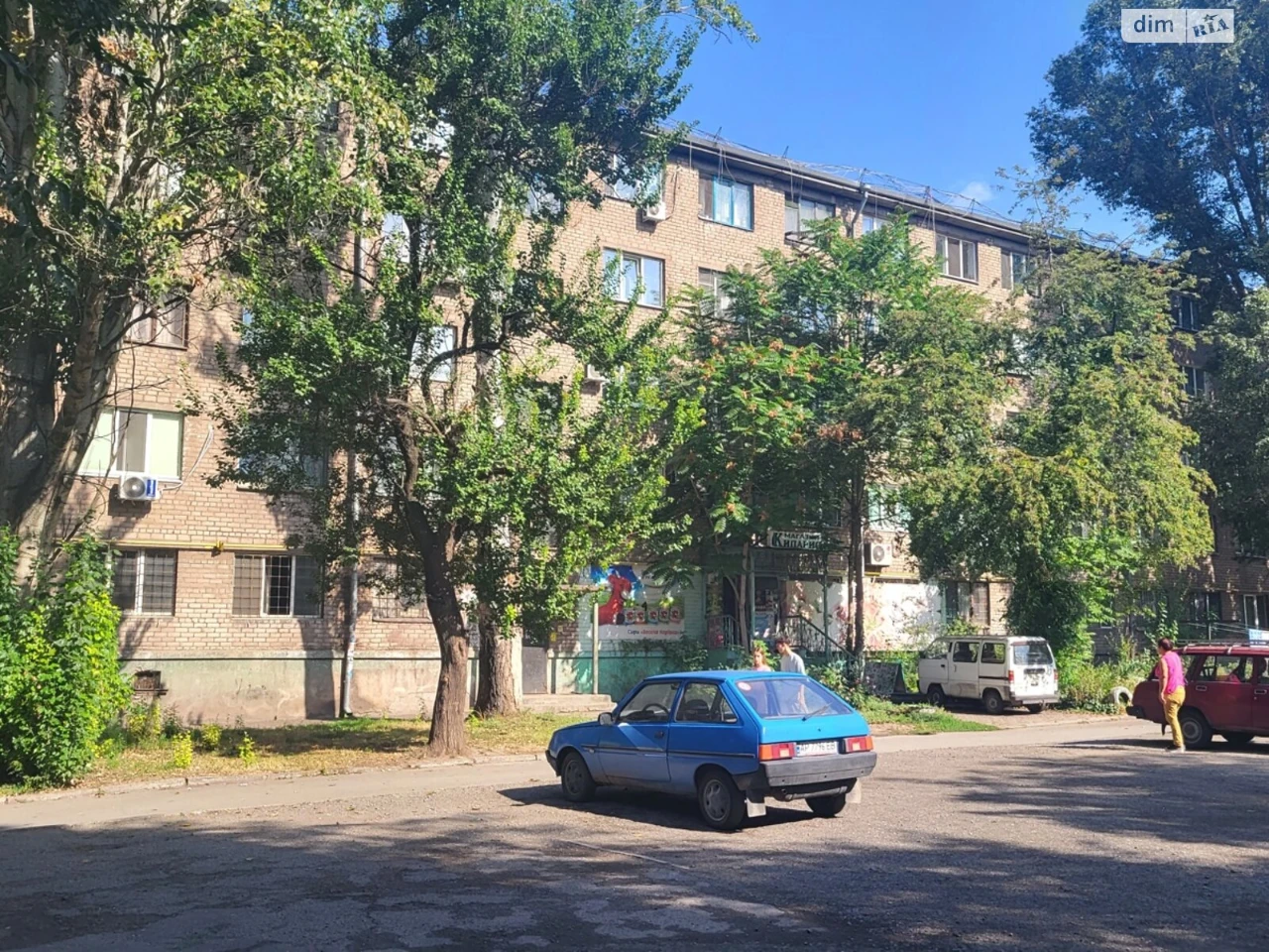 Sale of Room in Factory District