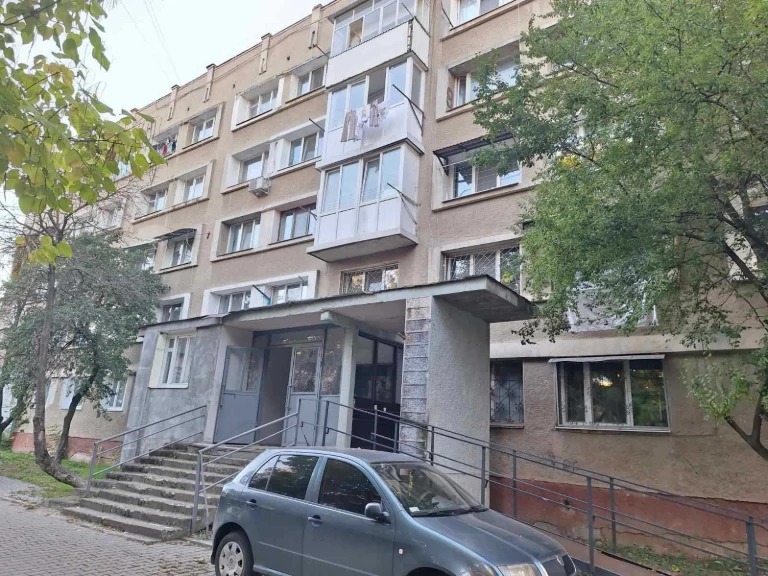 Продається  1  кімната в гуртожитку на вул Сорохтея