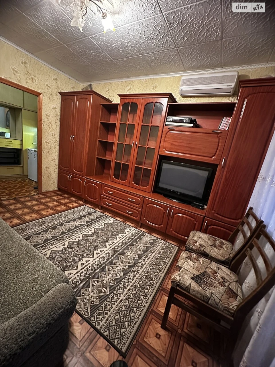 Room for Sale, Шевchenkivskyi