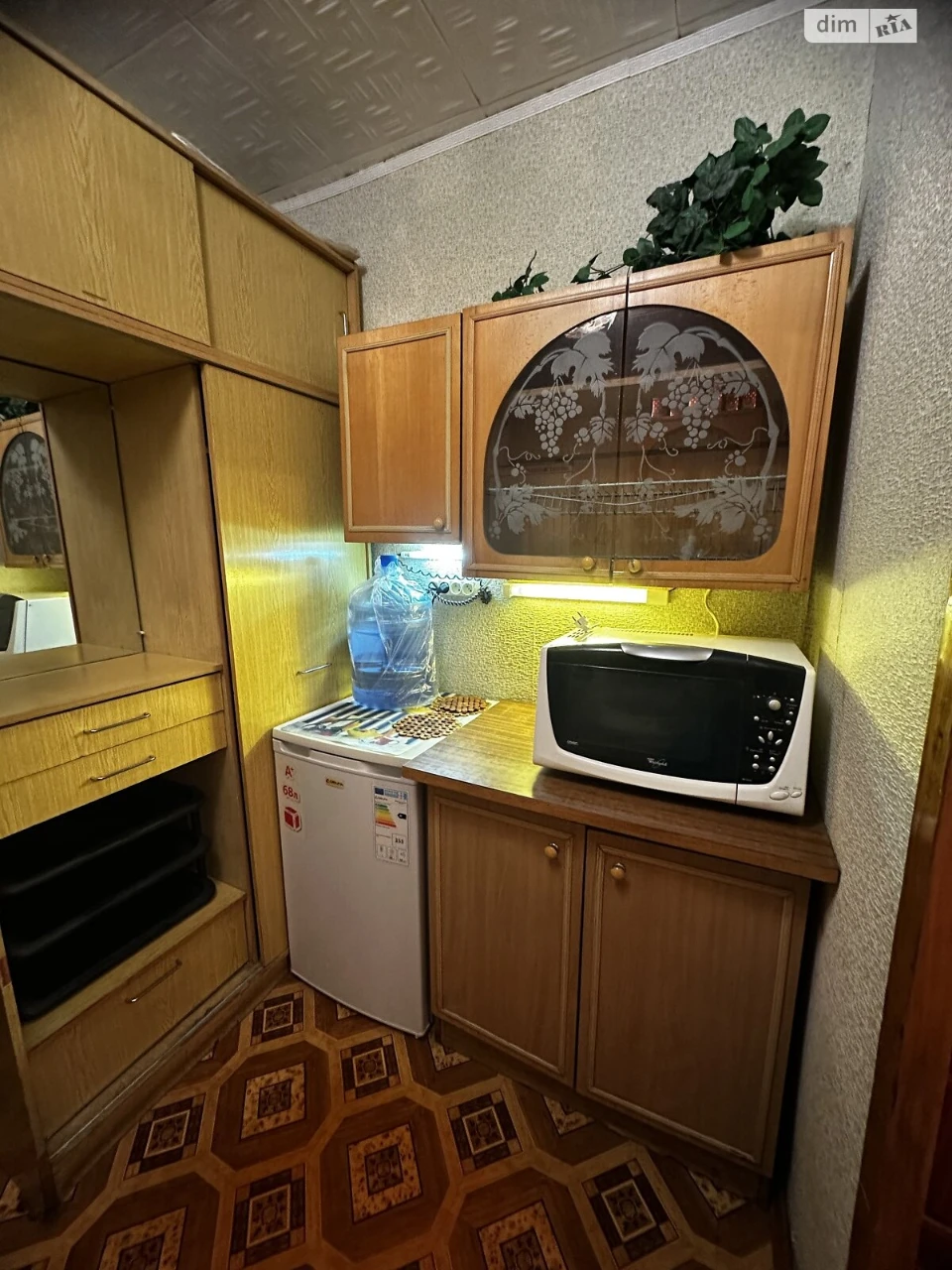 Room for Sale, Шевchenkivskyi