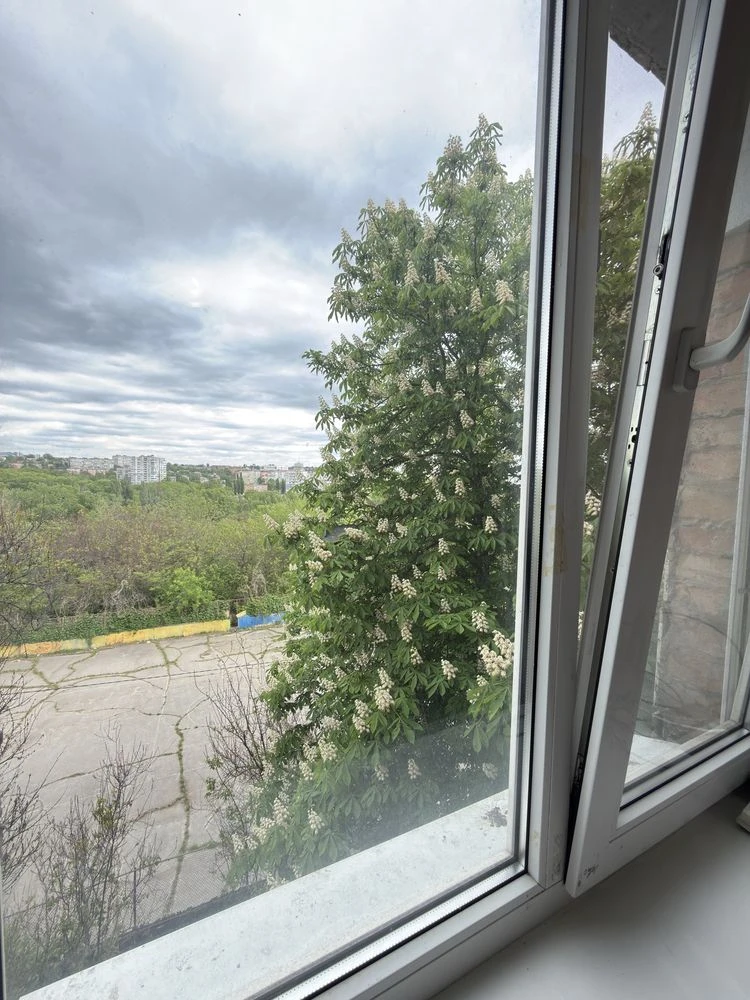 Sale of 2 rooms in dormitory, Kremenchyska Street