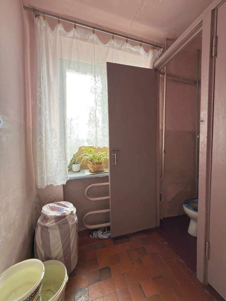 Sale of 2 rooms in dormitory, Kremenchyska Street