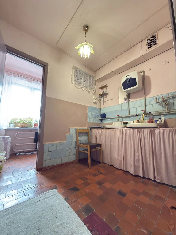 Sale of 2 rooms in dormitory, Kremenchyska Street