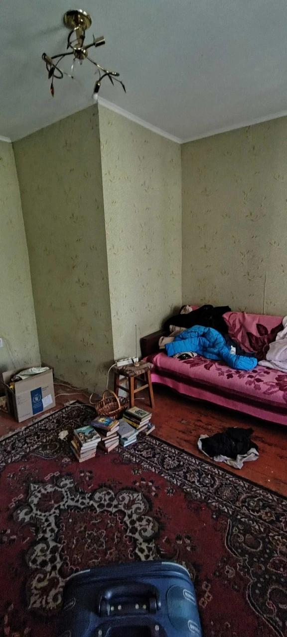 Комната в коммунальной квартире в районе рынка Колос.