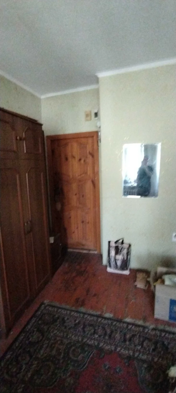 Комната в коммунальной квартире в районе рынка Колос.