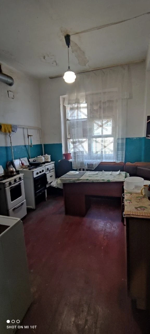 Продається кімната в комунальній квартирі