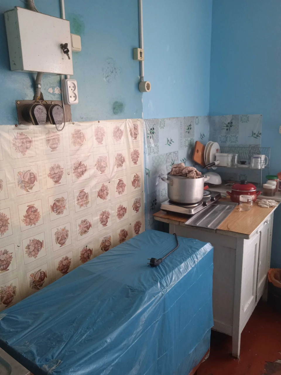 Продаю дві об'єднані приватизовані кімнати в гуртожитку