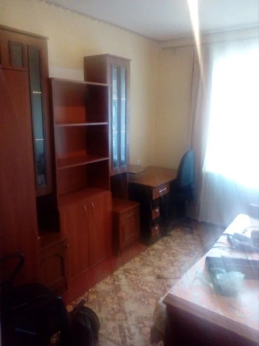 Продам  приватизовану кімнату в комунальній квартирі від Вла