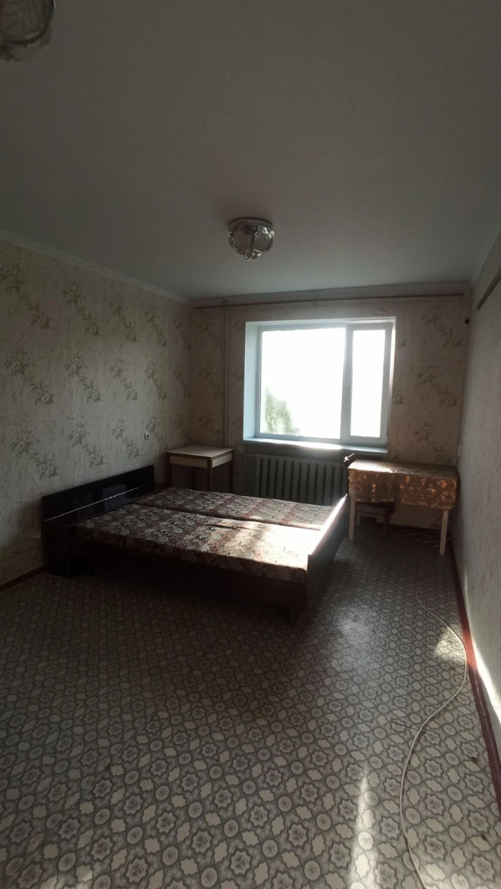 Продається приватизована кімната в гуртожитку