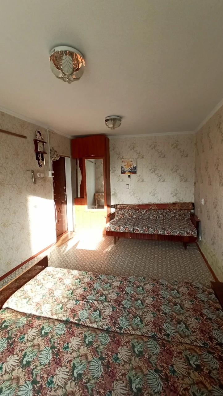 Продається приватизована кімната в гуртожитку