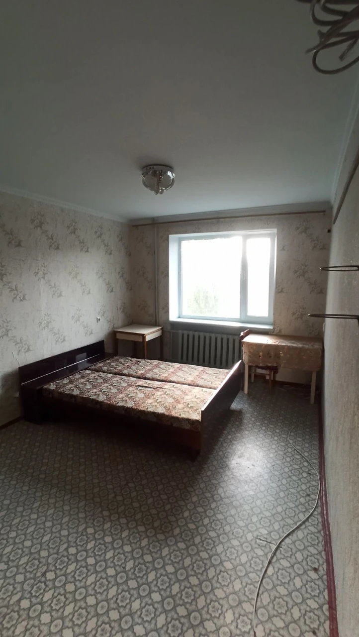 Продається приватизована кімната в гуртожитку